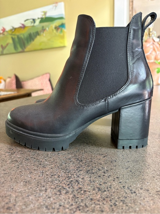 AEROSOLES Shoes - Leather boots, size 7.5, heel and lug sole- very smart!